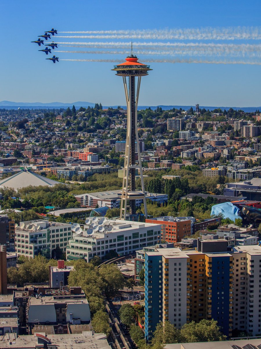 Ironhead334's tweet photo. The @BlueAngels, dodging the raindrops as usual in Seattle Center. https://t.co/gBT0FjmkdI