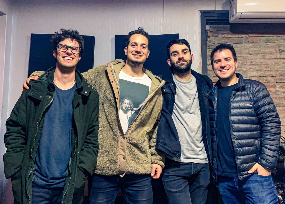 StandingFree's tweet image. Preparando y ensayando para el 23 de agosto en el Bar Errante a las 21 hrs. Entradas por DM! #volvemoSF