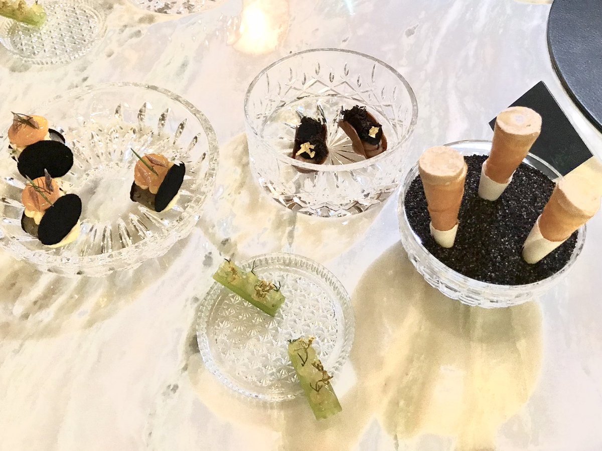commecestbon's tweet photo. Snacks:“Cornetto-Corn-Foie Gras”,“Celery-Sea Bass”,“Taco-Water Chestnut-Truffle-Gold Leaf”,“Tartelette-Veal- Quail Egg”

#Chainedinner #ChainedesRotisseurs #ChaineBangkokRattanakosin #IgnivBangkok #StRegisBangkok #commecestbon #dinewinestyle #กอมเซต์บง  #สายกิน #food #foodies https://t.co/S7fSDJqfxO