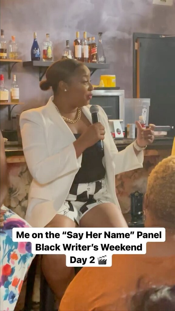 mrsnikkimurphy's tweet image. A phenomenal panel of beautiful black women writers @nikesha_elise @wendyangel1, @mrsnikkimurphy (me), @writerninafoxx and @mz_nicola doing the work to ensure our stories are given voice, recorded, and remain visible so  black women and girls can see the… instagr.am/reel/Cg79bE4ls…