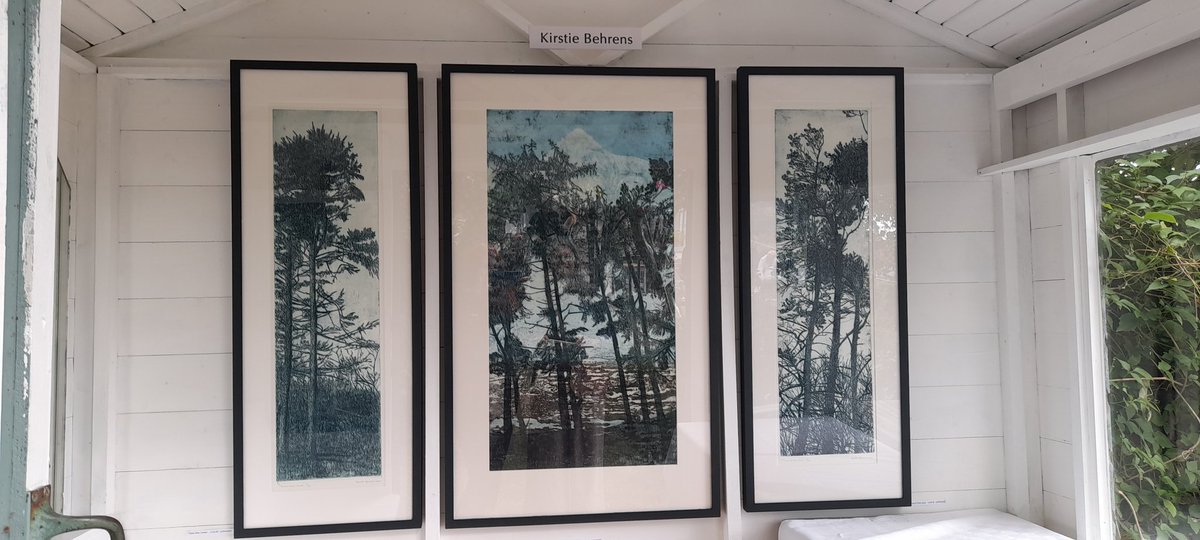 hmelone's tweet photo. Went to Pittenweem Arts Festival today which was fantastic. I think we went into at least 50 wee shops. Some really amazing art #feetsore #EastNeuk #FIFE #Pittenweem https://t.co/HxMrjYztds