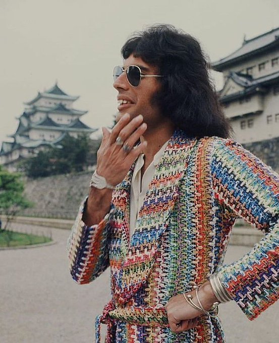 crockpics's tweet photo. Freddie Mercury in Japan, 1975. https://t.co/lmxuqe1Iwg