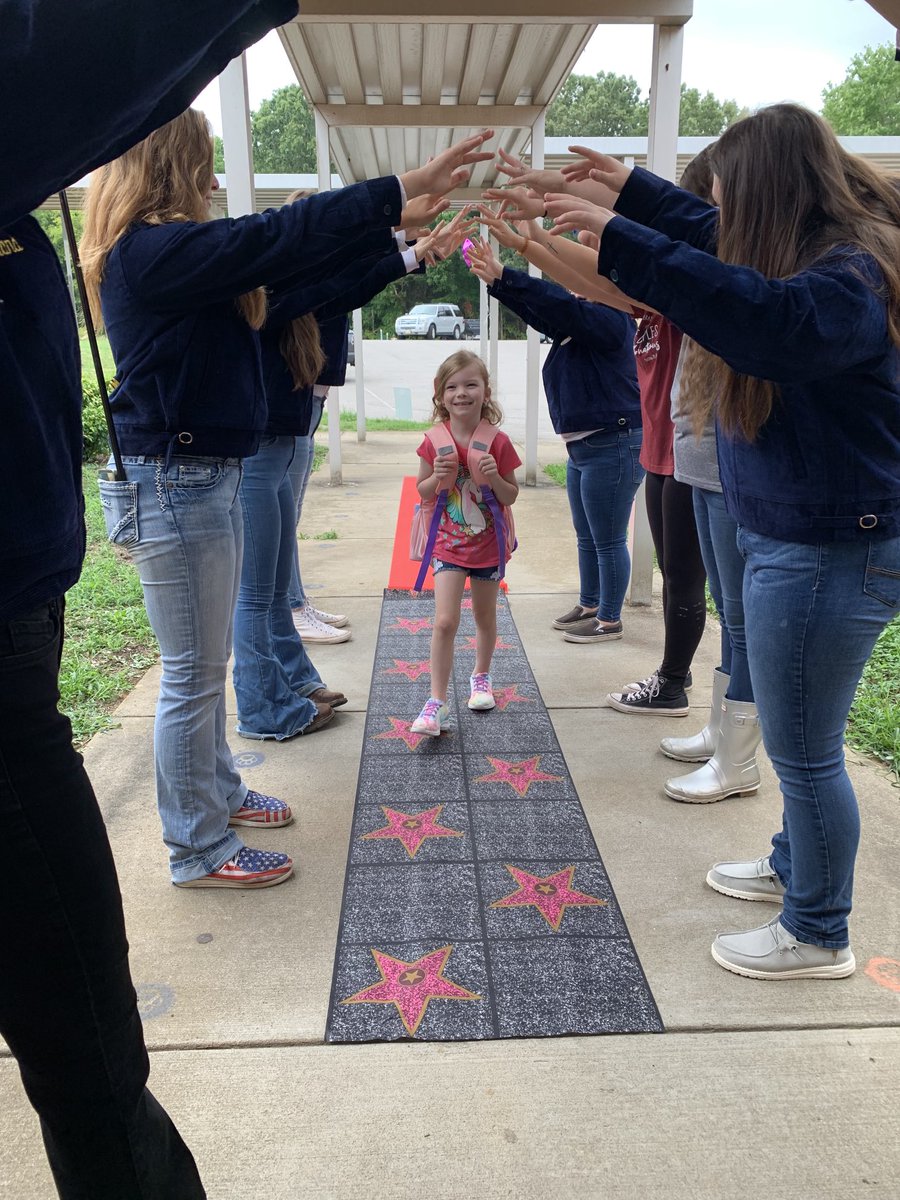 AmberRaymer2's tweet photo. First day at WCES!   Thanks to our parents and the FFA and HOSA students from CCCHS for helping to make it even more special for our boys and girls! ⁦@West_Cheatham⁩ ⁦@CCBOE⁩ #shinelikeastar #westisbest https://t.co/UhOyvQwwP6