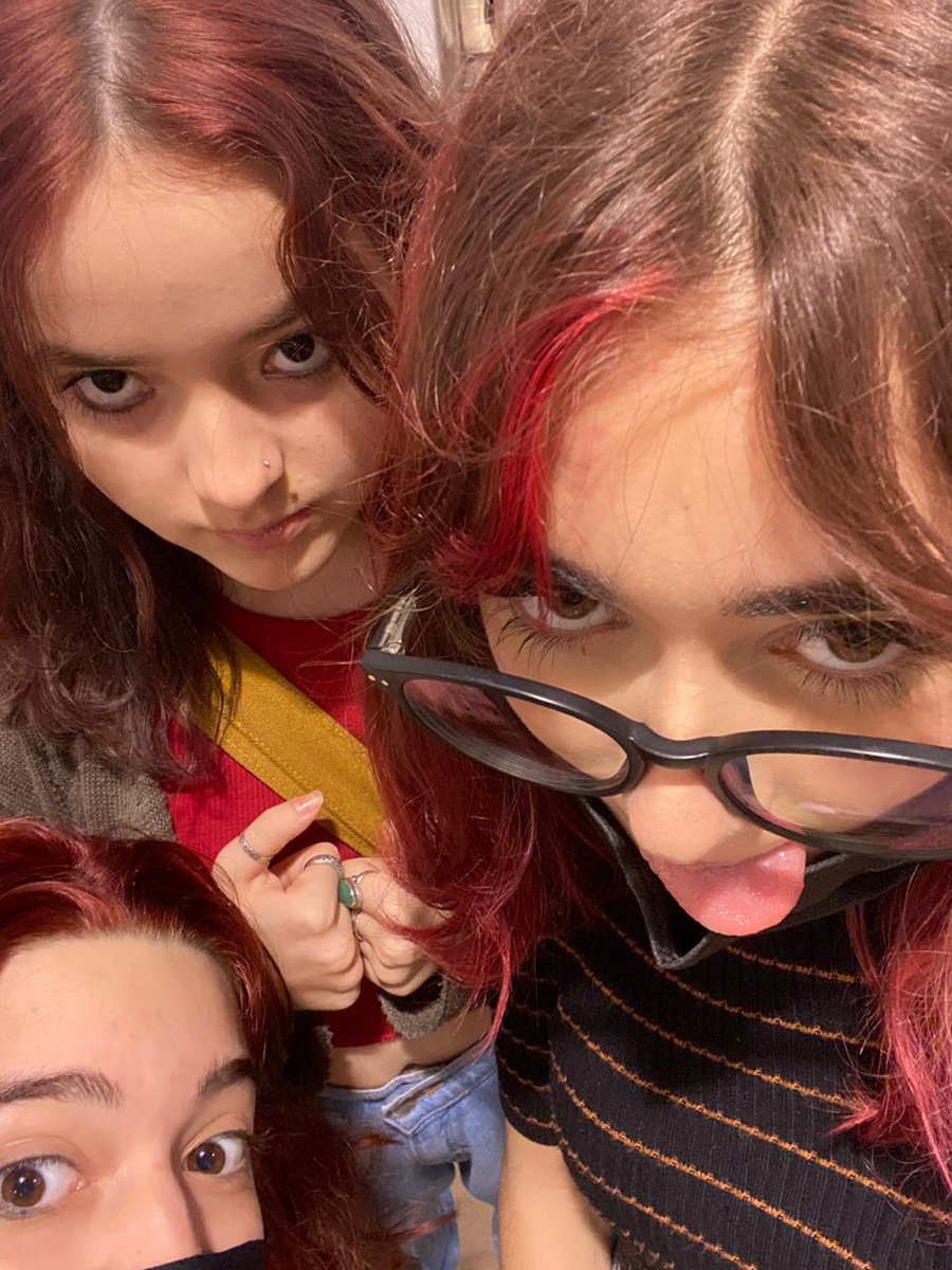 catarinafop's tweet photo. obg por me ajudarem hj lindas amo vcs https://t.co/gSiik39jSi