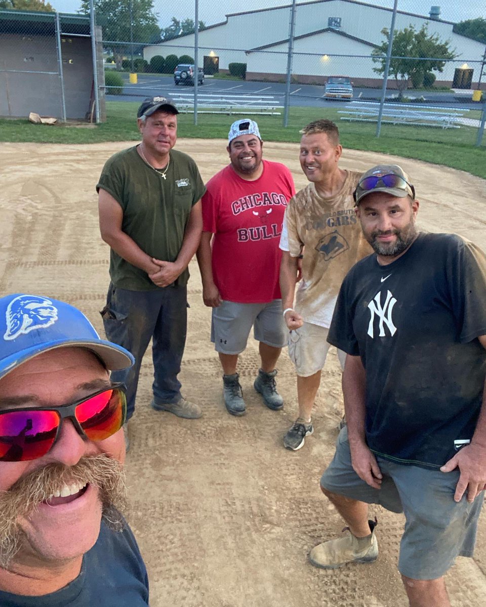 GenuWinReign's tweet photo. These guys are really working hard on these fields!!! If you are available tomorrow Sunday 8/7 we are starting at 8am, please come if you can!!! 👑❤️🥎 https://t.co/gOGq5slGzC