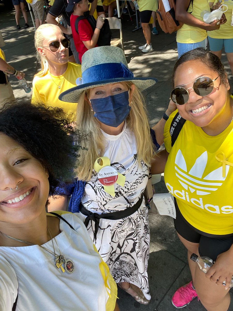 sbfirstenberg's tweet image. 2nd Annual #MarchtoRemember was amazing. Special thanks to Hannah, Chris, Rosie and all the organizers. The work of remembrance continues!   

@survivorschange @inamericaflags @TheWHN @lovingmemory19 @FamiliesUSA @mayamcnulty @unitybandsorg #ForeverYellow #SupportCOVIDSurvivors