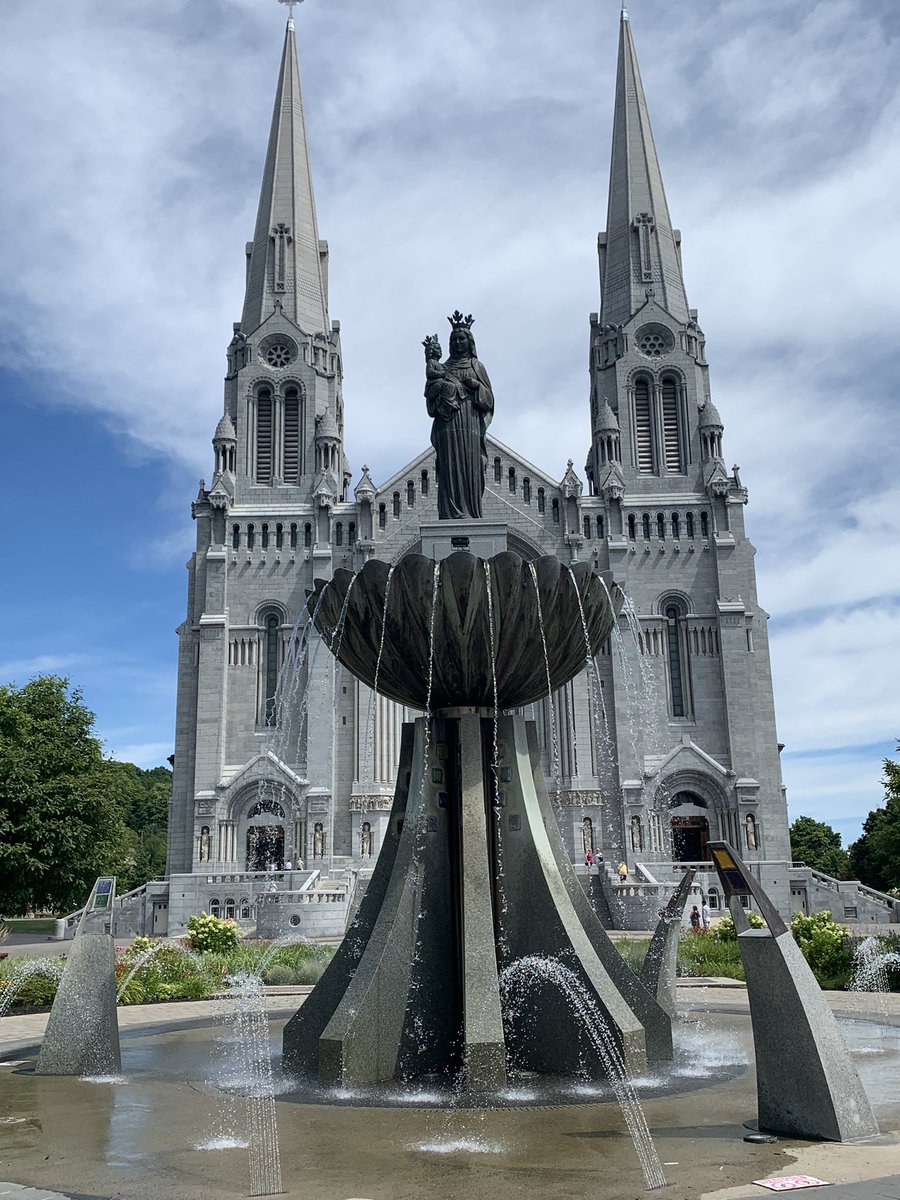WorldExplorers2's tweet photo. Sainte-Anne-de-Beaupre shrine, Quebec https://t.co/MxNsENTavm