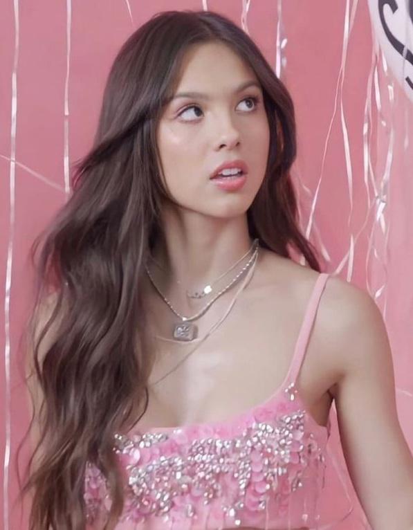 Algo me dice que maria becerra y Olivia Rodrigo van a formar parte del nuevo álbum de Danna Paola.