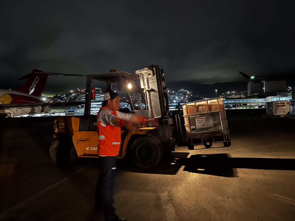2/2 Además de la misión de 35 bomberos especializados en operaciones de alta complejidad, hemos enviado 20 toneladas de insumos  (espuma) y polvos químicos para atender esta contingencia. TODO nuestro apoyo y nuestra solidaridad a la CUBA REVOLUCIONARIA!! VIVA CUBA🇨🇺 VENCEREMOS!!