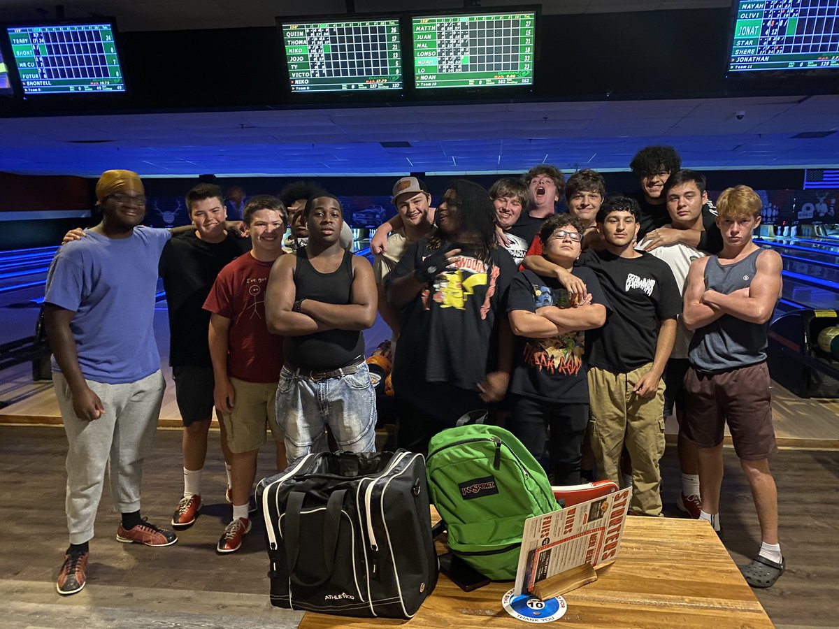 The successful culture is strengthened by our relationships off the field🏈 #bowlingnight @BHSAD00 @BHSPanther @eddie20_ @BarringtonMorr4 @ObieBoykin @BrutonFootball