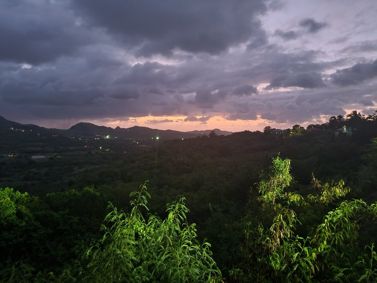 wildlotuscamp's tweet photo. After sunset in the hills #buckleys #Dansbar #chill https://t.co/lIc0xPTXrp