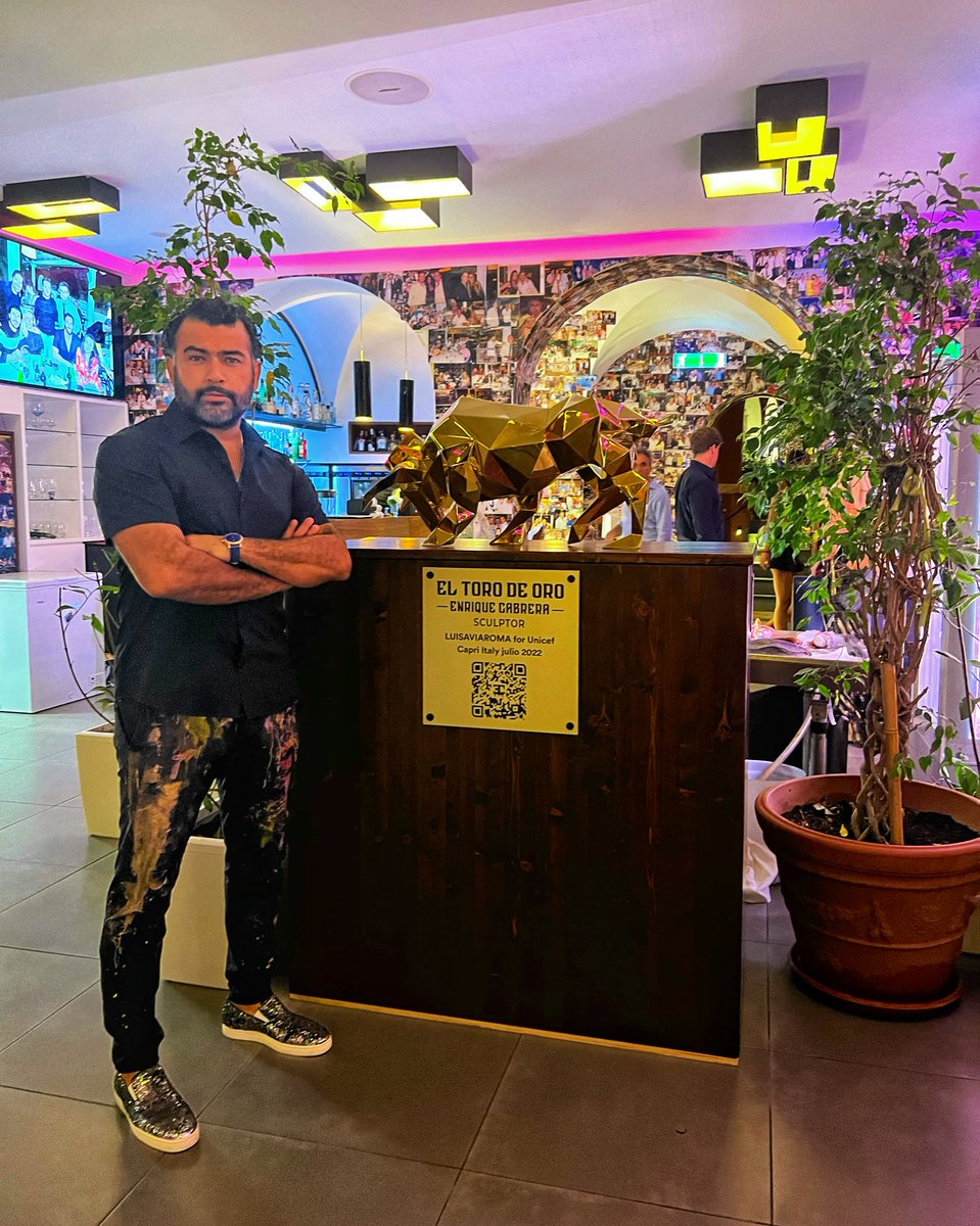 escultorcabrera's tweet photo. Conquistando Capri 🇮🇹
#ElTorodeOro
#EscultorCabrera
#Unicef
#VillaVerdeCapri
#Capri
#Italy
La escultura subastada por 625k € en la Gala de #Luisaviroma #UNICEF permanecerá expuesta en el Icónico Ristorante Villa Verde Capri Italy 🇮🇹
@escultorcabrera 🙏 https://t.co/u0n6BxwlFv