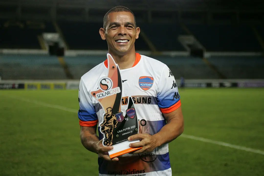 la_academiapc's tweet photo. El día de ayer ante @Monagas_SC se disputó la Copa Solar Café en la ciudad de Maturín, la cuál fue entregada a nuestro capitán @juancolina_20 🤟🔵🟠

#SomosAcademia #GuerrerosDelFortín https://t.co/54mCZPbwJD