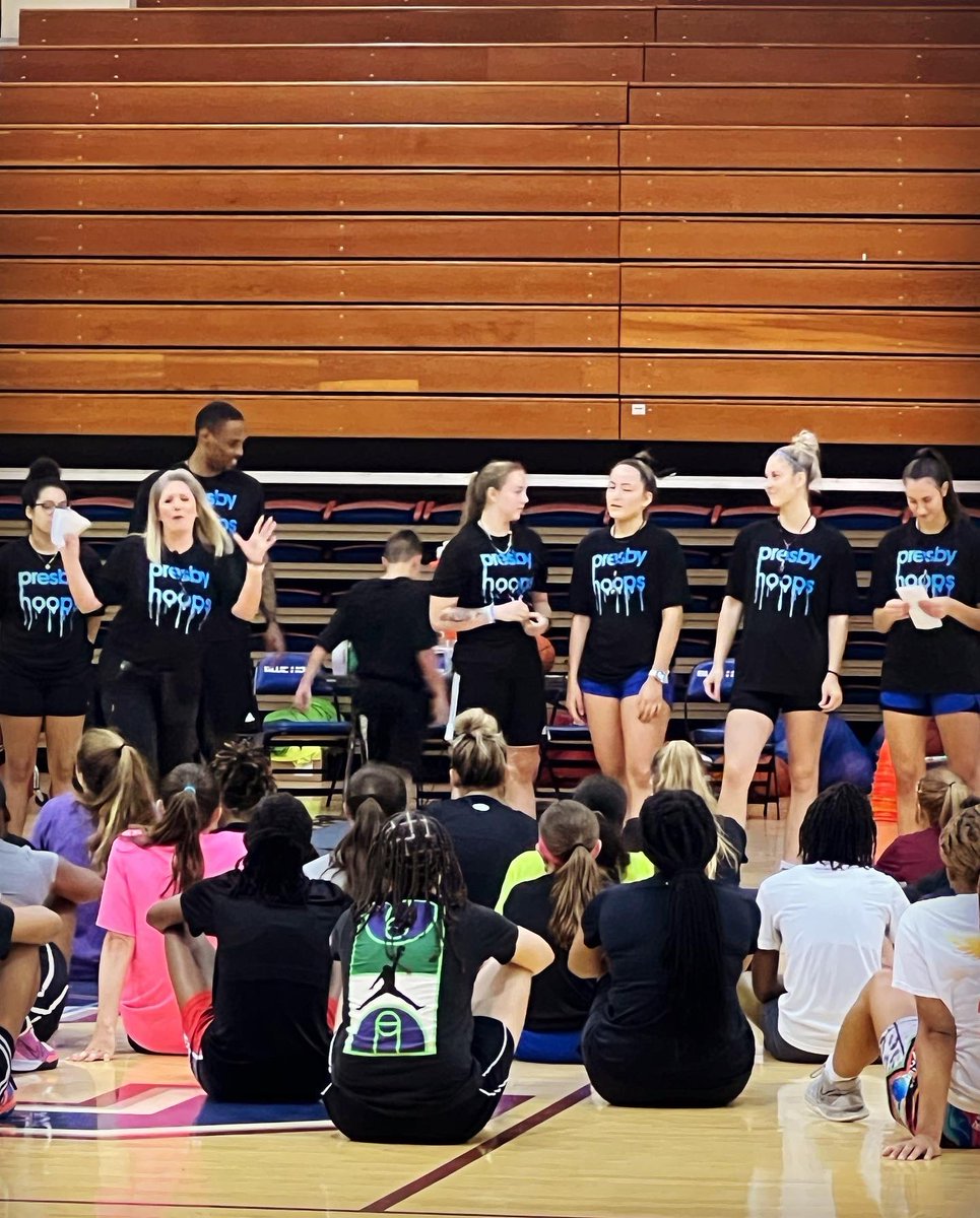 CarsonRPressley's tweet photo. Thank you Coach Sharp, assistant coaches, players, and staff for a great experience at the Presbyterian College Elite camp today! 🏀💪🏽 @bluehosewbb @CoachASharp @LoftonT24 @yalkno_bubbs @BrooklynRTaylor @Laromeo_Mckee https://t.co/BVmlZZAv6H