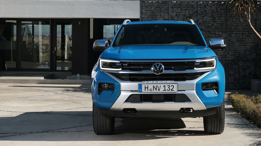 Autocosmos's tweet photo. Conoce la nueva @Volkswagen_MX 𝗔𝗺𝗮𝗿𝗼𝗸 𝟮𝟬𝟮𝟯 🤩 tendrá enfoque premium ❤ y entre sus elementos más destacados encontramos los faros full LED con tecnología #IQLight para sus versiones más costosas 👌🏻 te contamos más detalles en nuestro video👉 https://t.co/zAUdstccUM https://t.co/K7x5RxjnOe