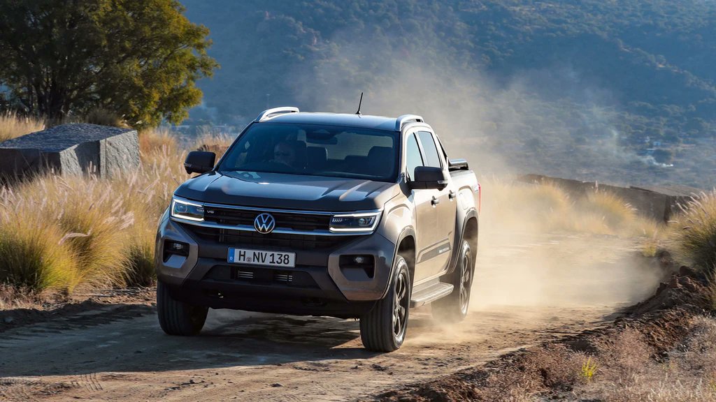 Autocosmos's tweet photo. Conoce la nueva @Volkswagen_MX 𝗔𝗺𝗮𝗿𝗼𝗸 𝟮𝟬𝟮𝟯 🤩 tendrá enfoque premium ❤ y entre sus elementos más destacados encontramos los faros full LED con tecnología #IQLight para sus versiones más costosas 👌🏻 te contamos más detalles en nuestro video👉 https://t.co/zAUdstccUM https://t.co/K7x5RxjnOe