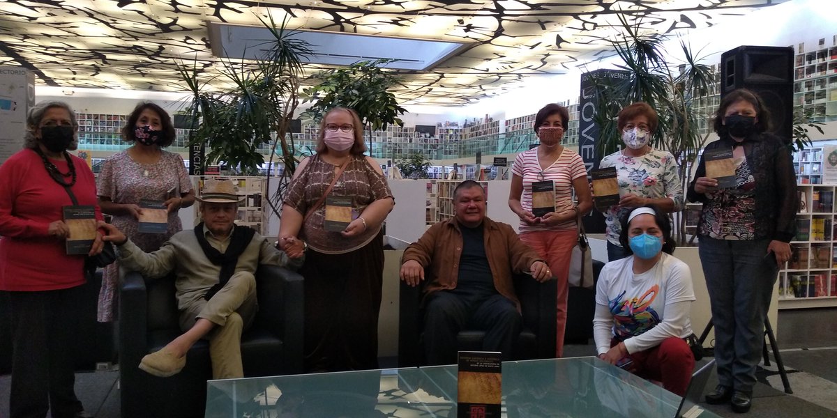 En otra sala de Lectura de #LeoConElOnce con <a href="/migueldlacruz/">migueldelacruz</a> y el autor <a href="/vale_federico/">Federico Vale Ch</a> sobre su libro #HimnosNacionales Memoria Sinfónica E Histórica de Himnos Nacionales Gracias <a href="/FCEMexico/">Fondo de Cultura Económica</a>  Gracias  <a href="/OnceNoticiasTV/">Once Noticias</a> 👏👏👏🎁🎁🥳🥳📖📖📚📚