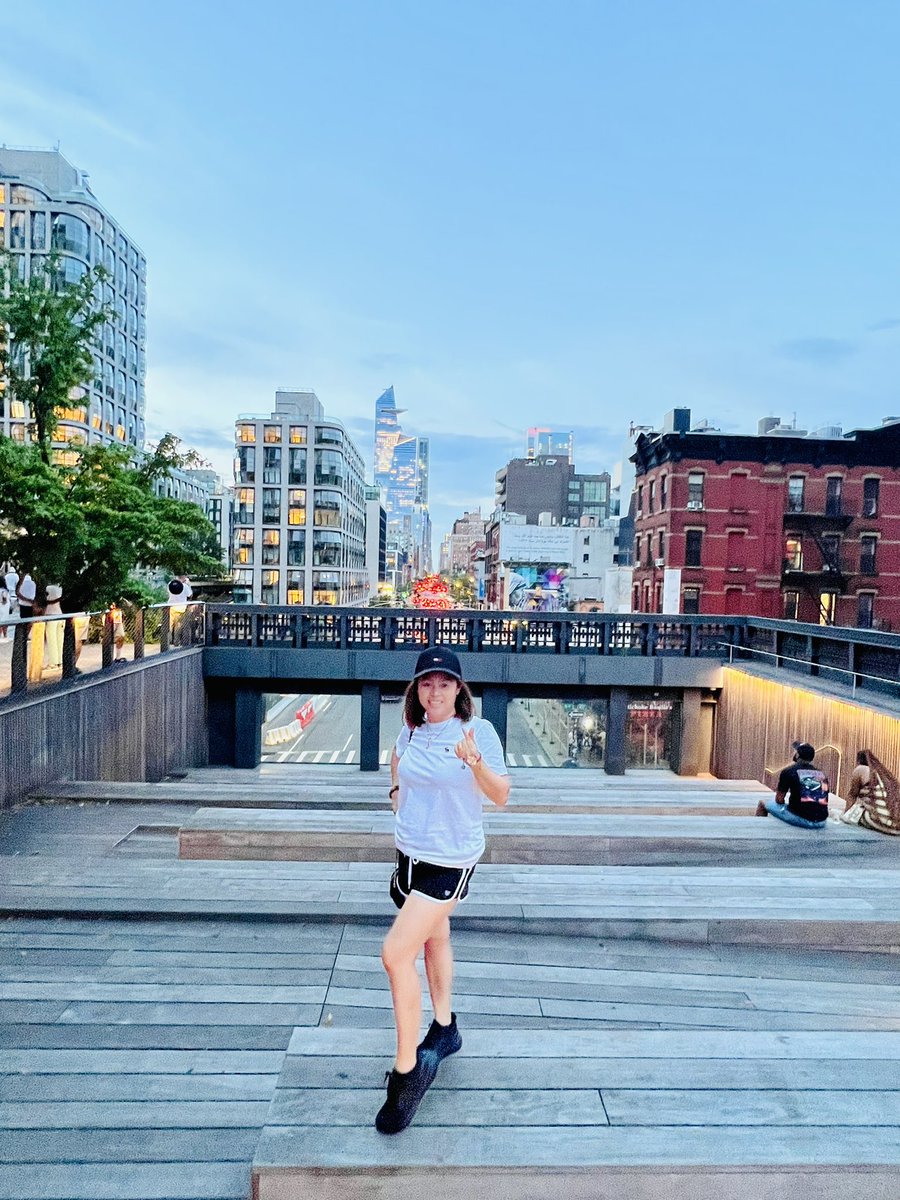 BrandsLechon's tweet photo. Highline NYC 🇺🇸🇺🇸🇺🇸 https://t.co/z4YFeONyG6