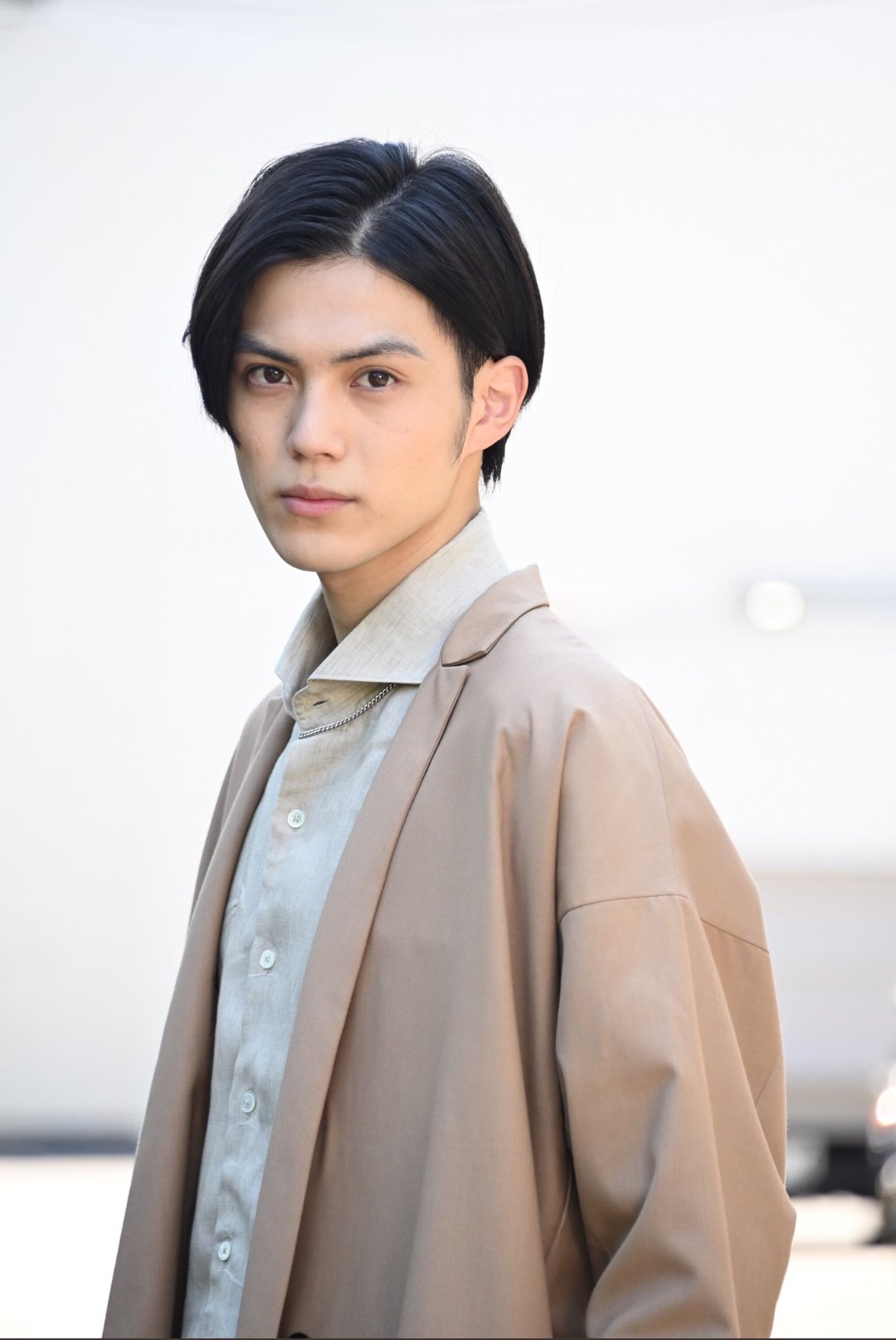 みくすけ 声優好きの人 仮面ライダーギーツの主題歌が 湘南乃風も歌うということなのか分からないけど 鎧武の主題歌も歌ってた繋がりか 主人公の浮世英樹役の簡秀吉くんが 戦極凌馬に見えてくる病にかかってしまった 仮面ライダーギーツ Nitiasa