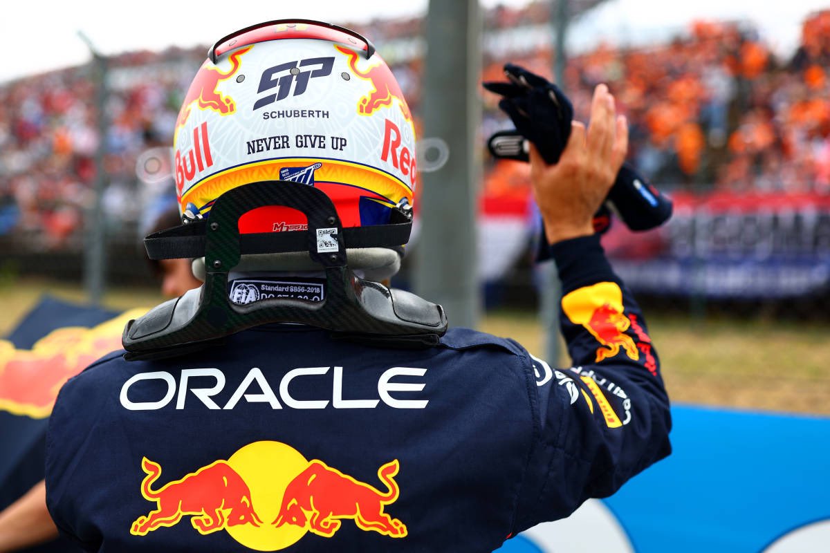 PrimeF1__'s tweet image. “Si todo está bien y conduzco perfectamente, puedo vencer a cualquiera en @F1. La pregunta no es si puedo vencerlo en un fin de semana [a VER], sino cuántas carreras puedo terminar delante de él. Se trata de consistencia. No dudo que pueda llegar a ser campeón”: @SChecoPerez 🔥🇲🇽