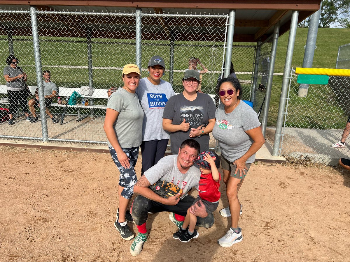 Ruth4Nd's tweet image. A fun afternoon, pretending to be a baseball player lol 😆. My hubby and eldest children are the baseball ⚾️ players. Anyhow, a good time was had by all!! A fall ball co-Ed league is in our future, they said. Thank you for organizing a fun afternoon! @CCDemNPL