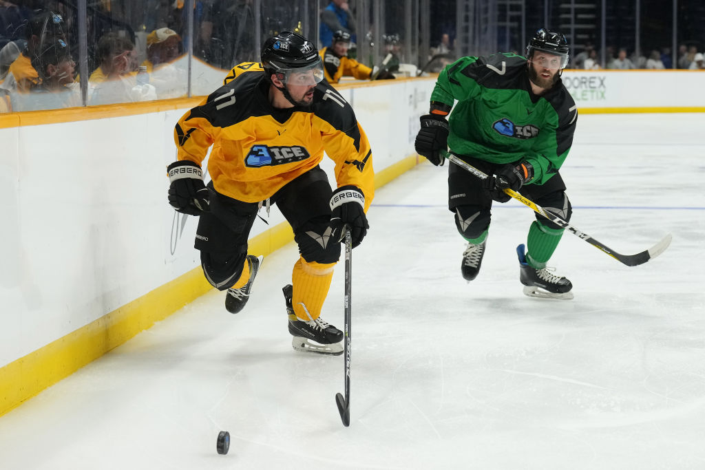 3IceHockey's tweet photo. Our final regular season event had awesome energy, crazy speed & action. #TeamMullen won their 5th weekend & #TeamLeClair dclinched the last spot in the #PattyCup Championship.
We're off next week, but we'll be back on 8.20 to see 1 team hoist the #Patty for the first time. https://t.co/8ra1trwi08