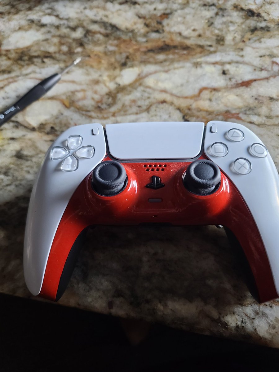 ignacio1420's tweet image. Just got done installing this bad boy on my PS5 remote #PS5 #backpaddle #install #remote