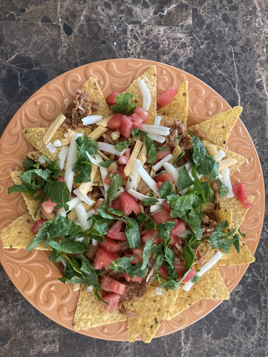 BohoCoach's tweet image. #saturdayfun #GFcooking #GreatNeighbors 
I’m in a swoon after my *amazing* new neighbors showered me with gifts! And all my Roma tomatoes are ripe; I’ve just made a gluten free pea-protein spaghetti and a jackfruit taco salad! Yum! What a week!