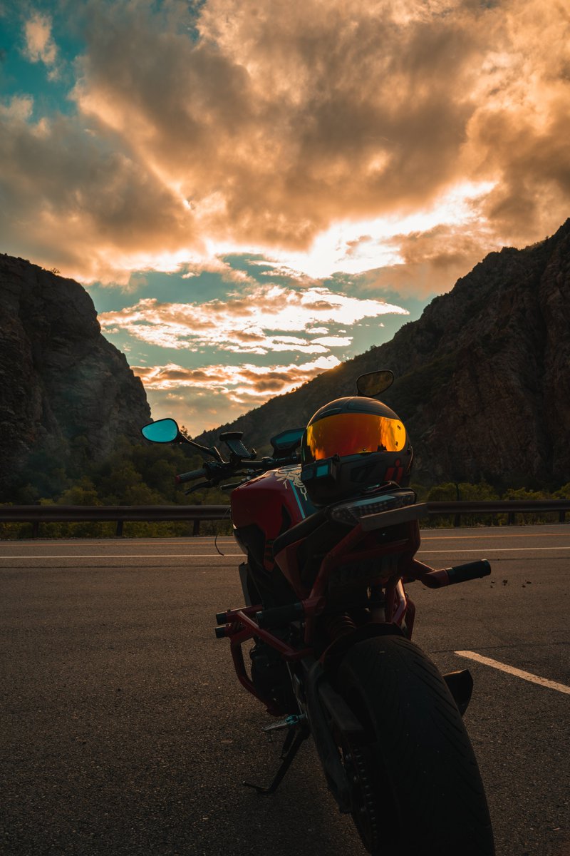 4 Mormons tried to tackle me mobbing up this canyon