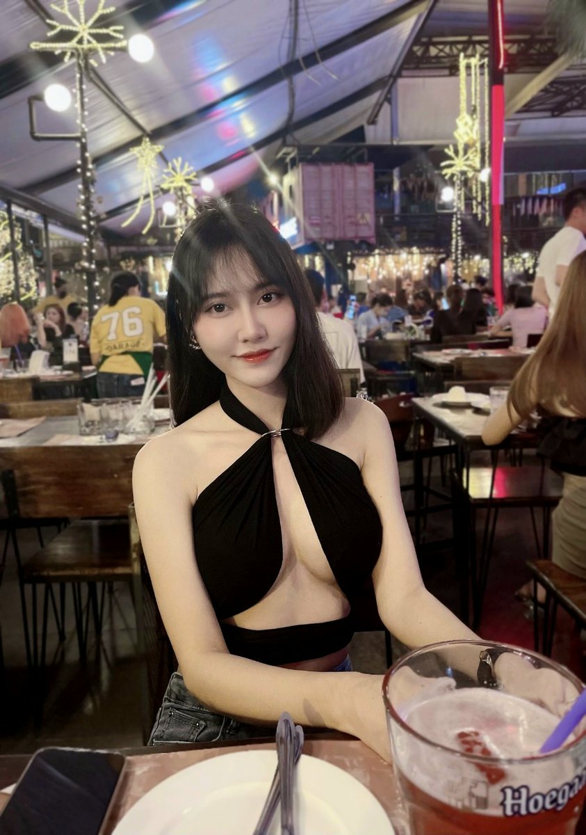 NguynBchTrang16's tweet photo. Gọi anh là con một, vì anh ko có em 🤫 https://t.co/9KaFGCDX2A