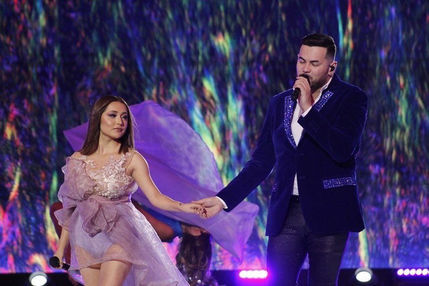 LaAcademiaTV's tweet photo. ¡Nos dejaron con ganas de más! 😱🎶✨ RUBÍ regresó con todo y su dueto con EDUARDO dejó a todos maravillados. 🎤🤩🧡 

#SemifinalLaAcademia #LoVisteEnAzteca 
𝗘𝗡 𝗩𝗜𝗩𝗢: https://t.co/YXtYNL3KqP https://t.co/PBCRuPoEfV