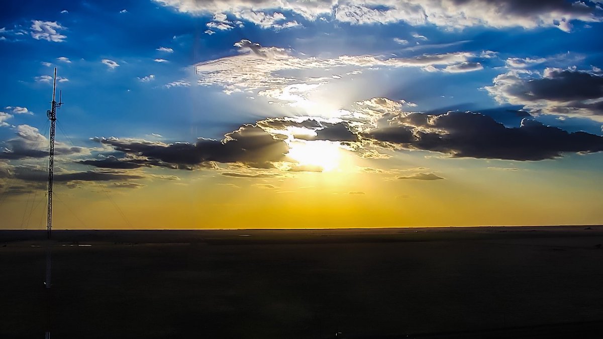 JohnHarrisWx's tweet photo. Beautiful Clovis Sunset - Saturday, August 6 @JohnHarrisWx @KAMRLocal4News #nmwx #SaturdaySunset #sunsetphotography #newmexicosunset https://t.co/aGFW7m6lNd
