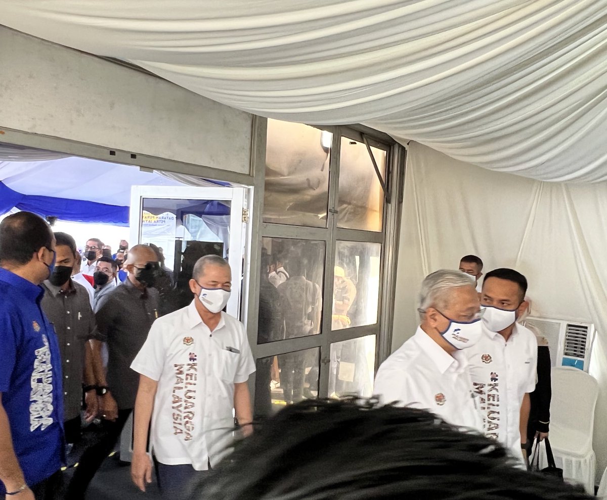 Menyambut ketibaan YAB Perdana Menteri <a href="/IsmailSabri60/">Ismail Sabri</a> ke #JelajahAspirasiKeluargaMalaysia Negeri Sarawak di Dataran Perayaan Petra Jaya pagi ini

#AKMSarawak
#AspirasiKeluargaMalaysia 
#KeluargaMalaysia 
#BekerjaBersamaRakyat