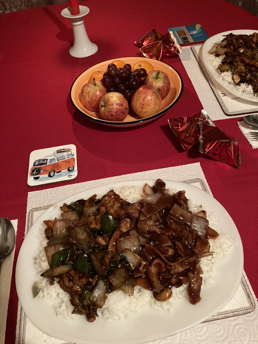 Jan_Lentzos's tweet photo. We enjoyed a lovely Chinese Takeaway 😋
This time with Fortune Cookies 😉
🏡🥘🥢🍚🥘🥢🍚🥠🥠🥠🥠🚗
#ChineseMeal #DeliveredToOurDoor #ChickenAndGreenPepper #BlackBeanSauce #Chicken #YellowBeanSauce #CashewNuts #Rice #FortuneCookies #GoodLuck #SweetCookies #幸运甜饼 #SupportLocal https://t.co/TcSlGhBpTZ