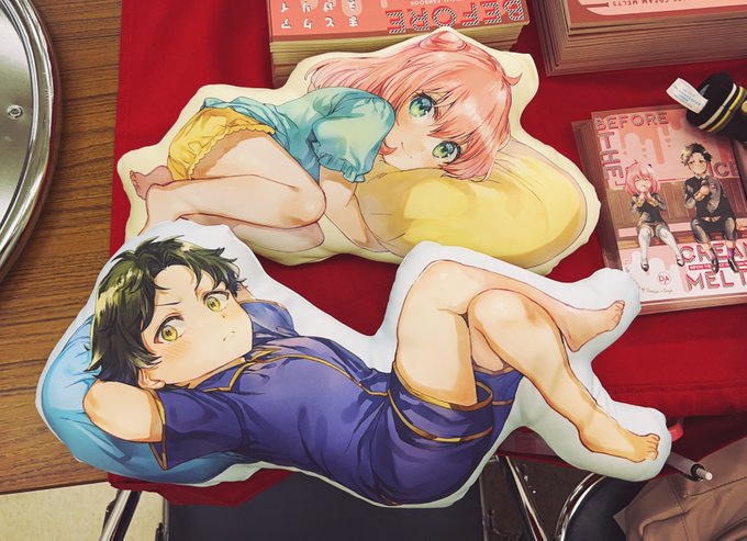 ダミアニャクッション、ちゃんと向かい合わせにできるように刷れてた 色味もいい感じ 