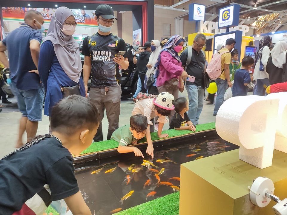 LPP_MALAYSIA's tweet photo. 6 Ogos 2022 | Maeps, Serdang

Suasana hari ketiga Pavillion Hari Peladang, Penternak dan Nelayan Kebangsaan (HPPNK) di Dewan A disambut meriah begitu juga di Laman Mekanisasi. Para pengunjung sangat teruja dengan segmen-segmen pameran yang disediakan. https://t.co/2gpNRZJ6l3