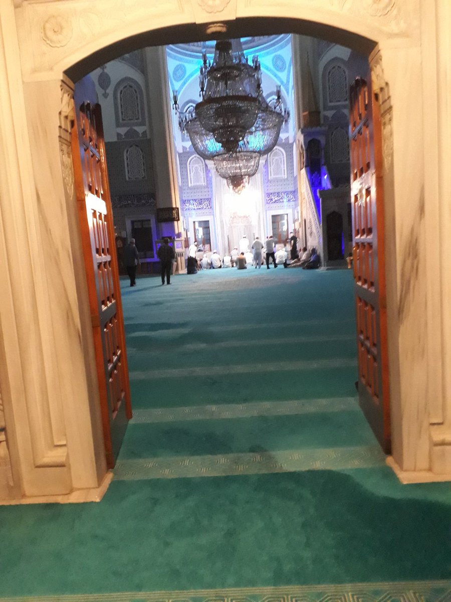 Bu sabahta böyle olsun,Gazzedeki kardeşlerin yanında olamamanın burukluğuyla
Tevbe 19:
Siz hacılara su dağıtmayı,Mescid-i Haram'ın bakım onarımını,Allah'a ve âhiret gününe iman edip Allah yolunda cihad eden kimse(lerin amelleri)gibimi tuttunuz? Bunlar Allah katında eşit olmazlar