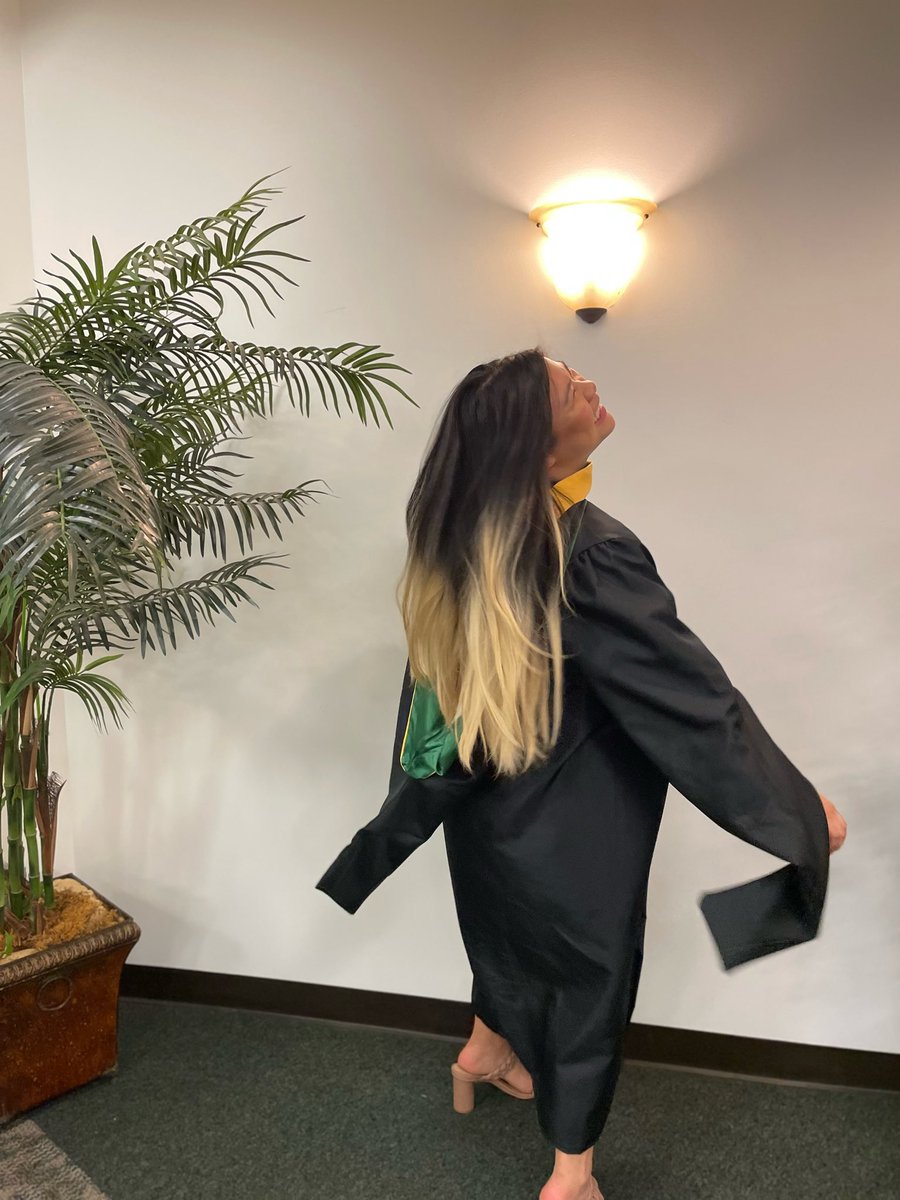 Emily 🍍 tweet media