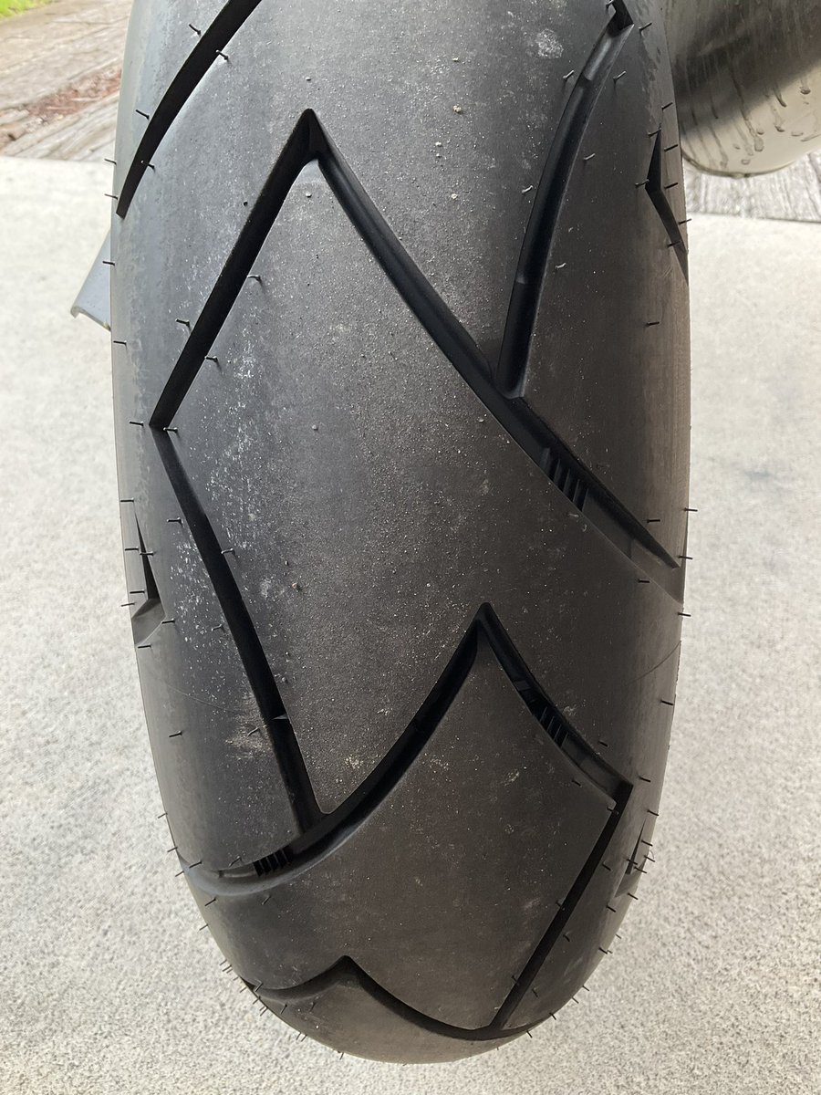 KTM819O4's tweet photo. #mitas #TERRAFORCE #雨の140号線 #雨の高速道路 #安定したグリップ感 #安心のタイヤ
ソーッと慎重に走った感想です
路面のペイントでツルッと流れる事もなく
高速道路も制限速度をちょっと超えるくらいなら安心でした https://t.co/XZdoHU6SQN