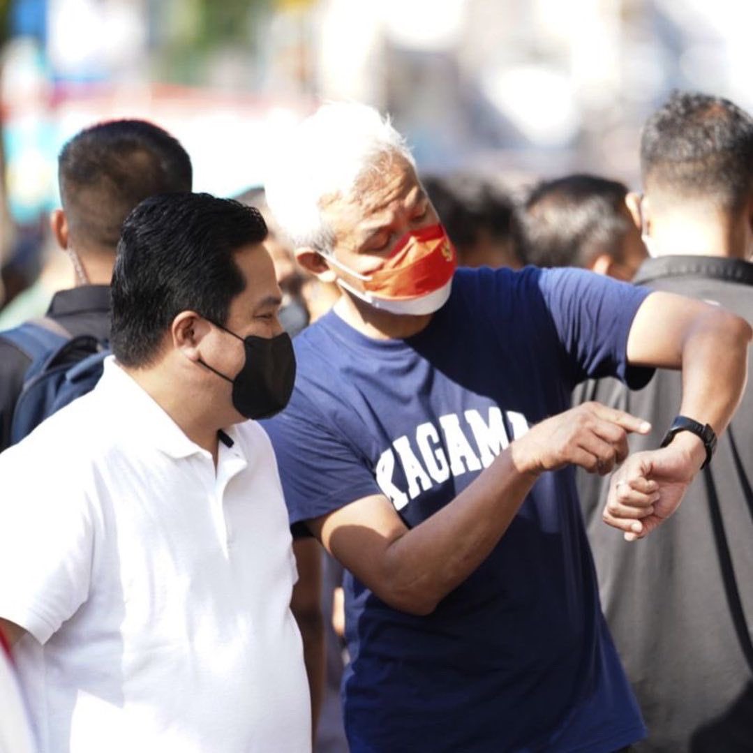 Mencari keringat bersama Pak <a href="/jokowi/">Joko Widodo</a>, Mas <a href="/ganjarpranowo/">Ganjar Pranowo</a>, dan Mas <a href="/gibran_tweet/">Gibran Rakabuming</a> di Solo Car Free Day. Sebuah euforia yang luar biasa. Matur nuwun, Sedulur Solo, untuk sambutan hangatnya 😊