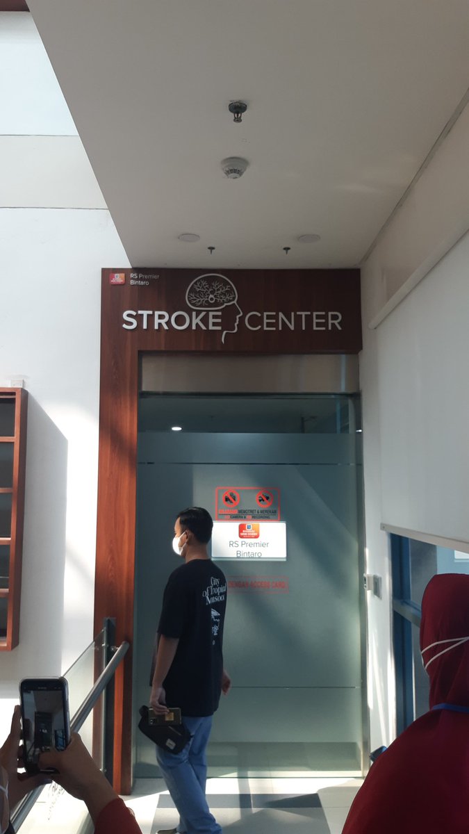 DhenyNazran's tweet photo. Ke tempat khusus Stroke Center Rumah Sakit Premier Bintaro yang melayani pasien storek ringan hingga berat.

#sarafkejepit #rspremierbintaro https://t.co/OzKiY64MX2