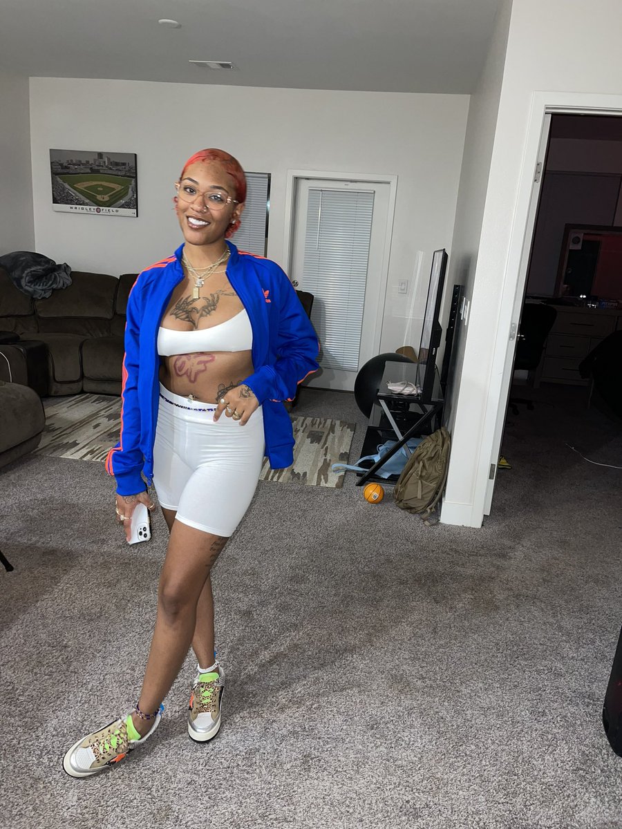 DRIPPINHENNY's tweet photo. It cost a fee , can’t talk right now 🤧#LLGMAN https://t.co/IMJrzxK6sb