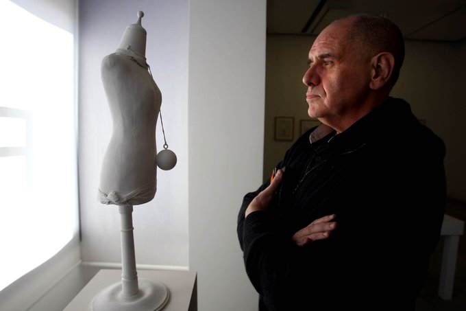 AidaBSanchez's tweet photo. Un hombre libre que tiene sus propios códigos, también pictóricos...
#Evru, antes #Zush: "Lo que a mí me interesa es ser un puente entre la cordura y la locura”; @cosmejuan
@ElPeriodico_Esp https://t.co/8QDImLf0jk https://t.co/FxxOAiNlBT