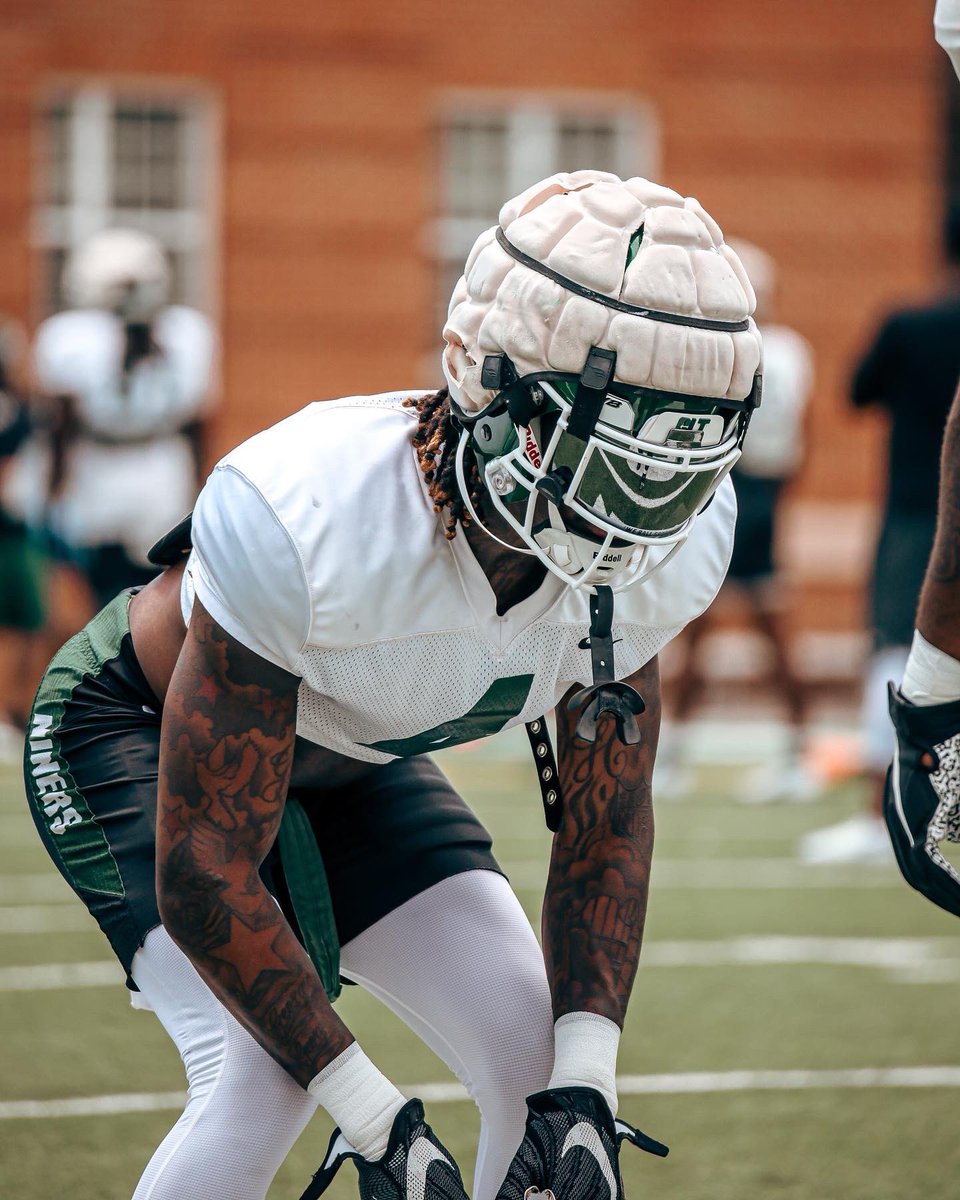 Swear Dat Pain Get So Tough, All In All Feel Like I’m Running Outta Luck, Can’t Make Them Happy They’ll Laugh If I Give Up! #GrindHardPrayDaily #ProjectBaby ❤️‍🩹