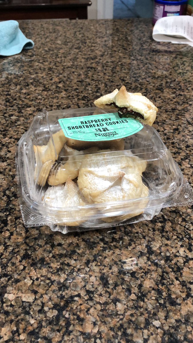 softreset_'s tweet photo. @Nugget_Market Hard to believe that for the third time the cookies in the container (chocolate) don’t match the label. Can’t be this hard! https://t.co/RUoOQnuZdF