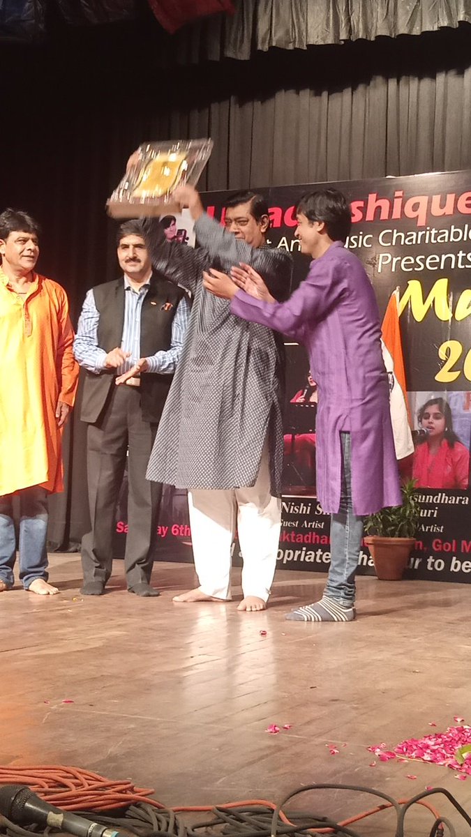 tablashiv's tweet photo. My Guruji Pt Kishore Banerjee recieving Award at Joy of Music 2022.(5aug22) https://t.co/B5oz1P7FVn