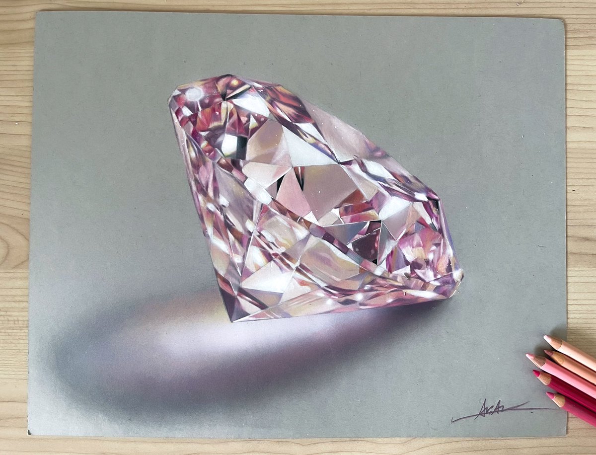 色鉛筆でピンクダイヤモンド描きました✏️
過去一頑張りました...！！！！