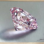 本物？リアルすぎるピンクダイアモンドは、まさかの色鉛筆画!