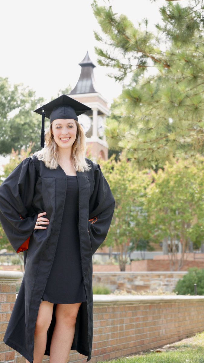 PjonkGoose's tweet image. I have a bachelors now 🥹. I did it. 7 years of hard work! I cried when I turned my tassel to the left! 

I did it 🥹😭🥳