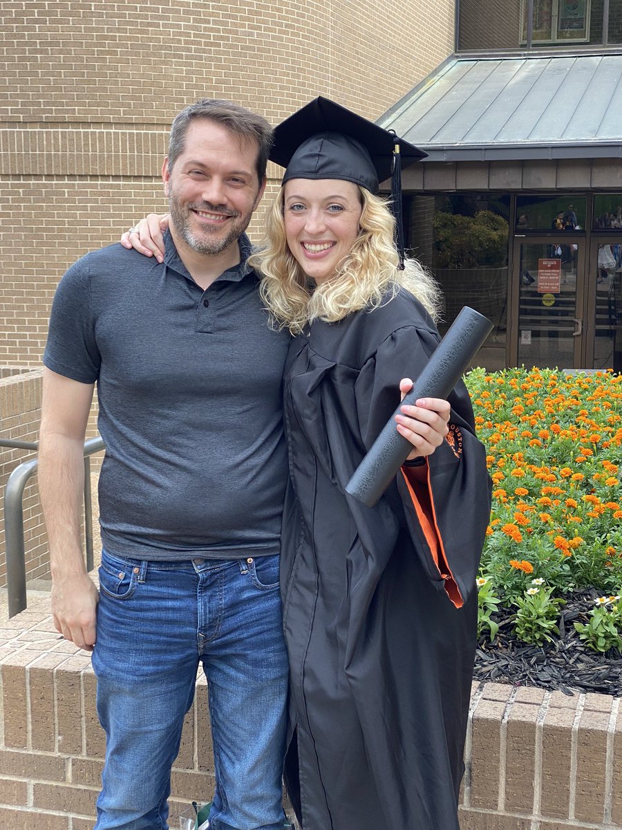 PjonkGoose's tweet image. I have a bachelors now 🥹. I did it. 7 years of hard work! I cried when I turned my tassel to the left! 

I did it 🥹😭🥳